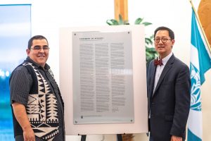 Musqueam Chief Wayne Sparrow and UBC President Santa Ono, with the Apology Plaque (Photo by Paul Joseph / UBC)